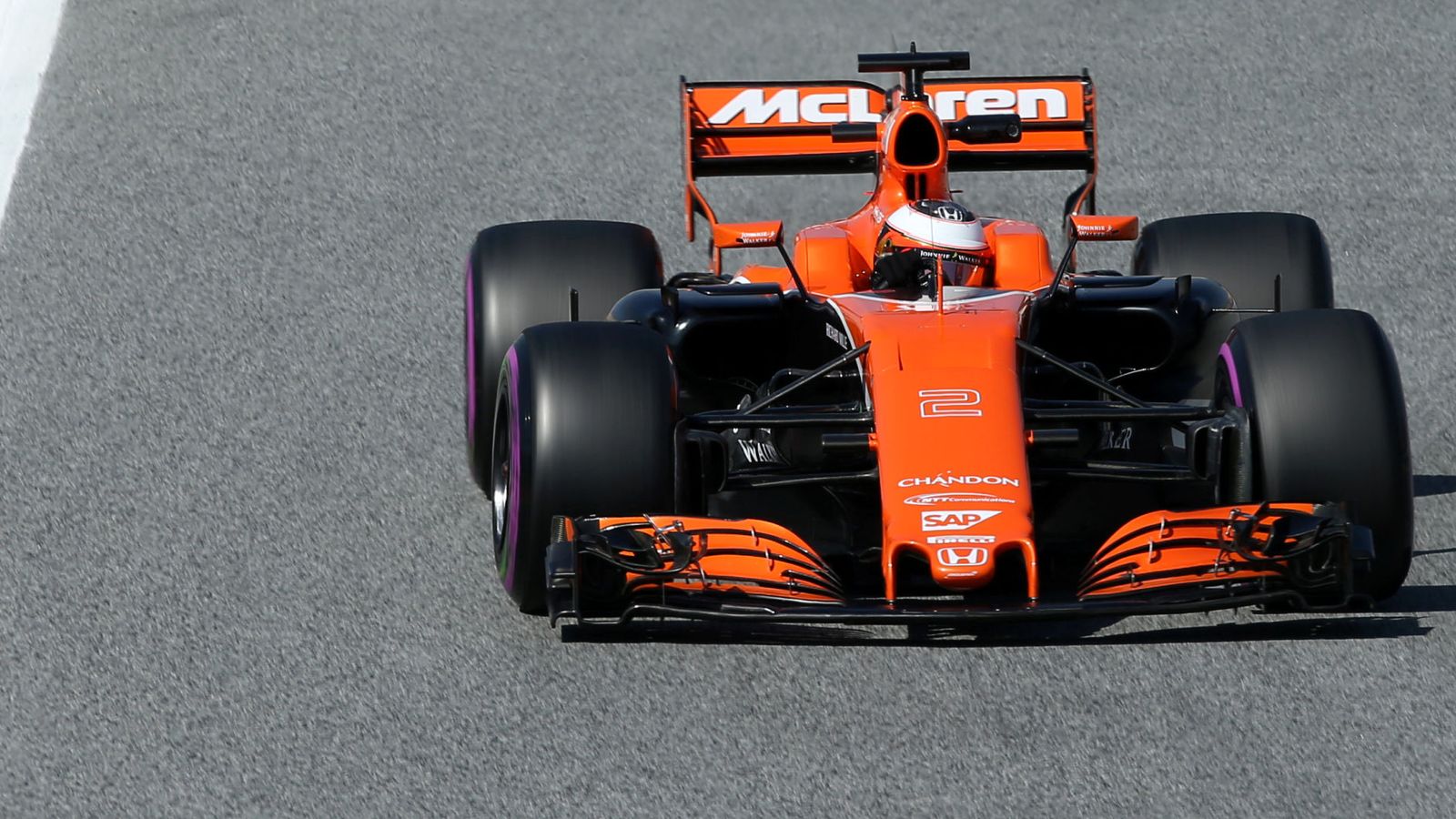 Foto: El McLaren, en la pista (Albert Gea/Reuters).