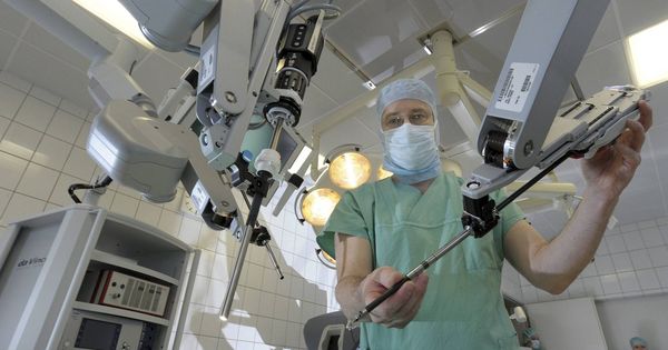 Foto: El robot DaVinci usado en una clínica urológica alemana (EFE)