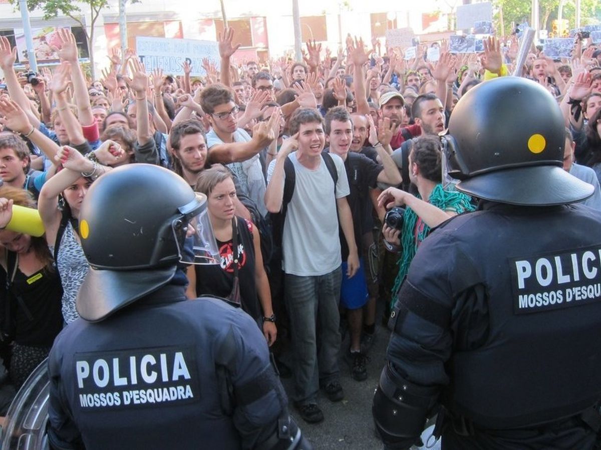 Foto: Asedio al Parlamento catalán en junio de 2011. (EC)