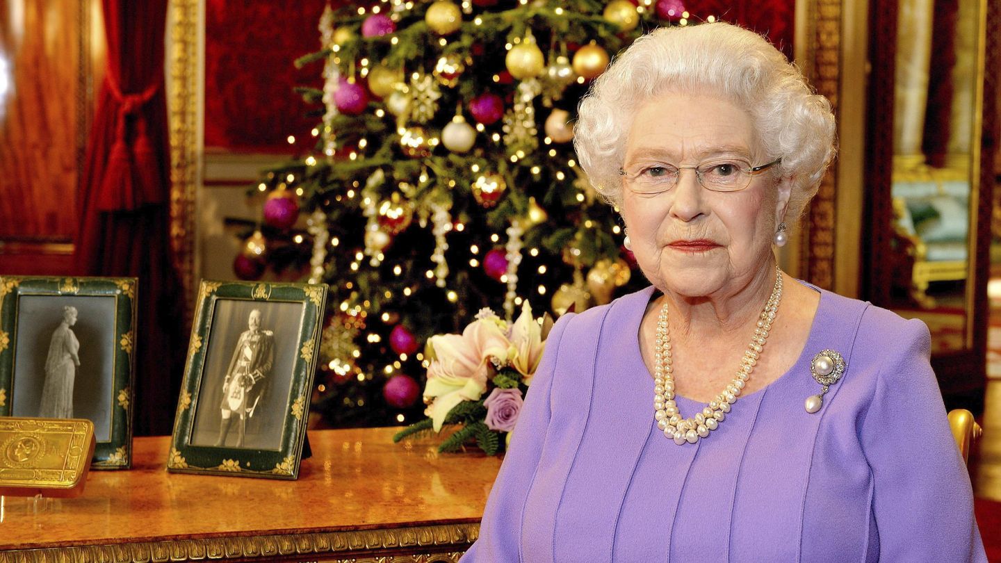 La reina Isabel II, tras uno de sus tradicionales discursos navideños. (EFE/John Stillwell/Pa Wire)
