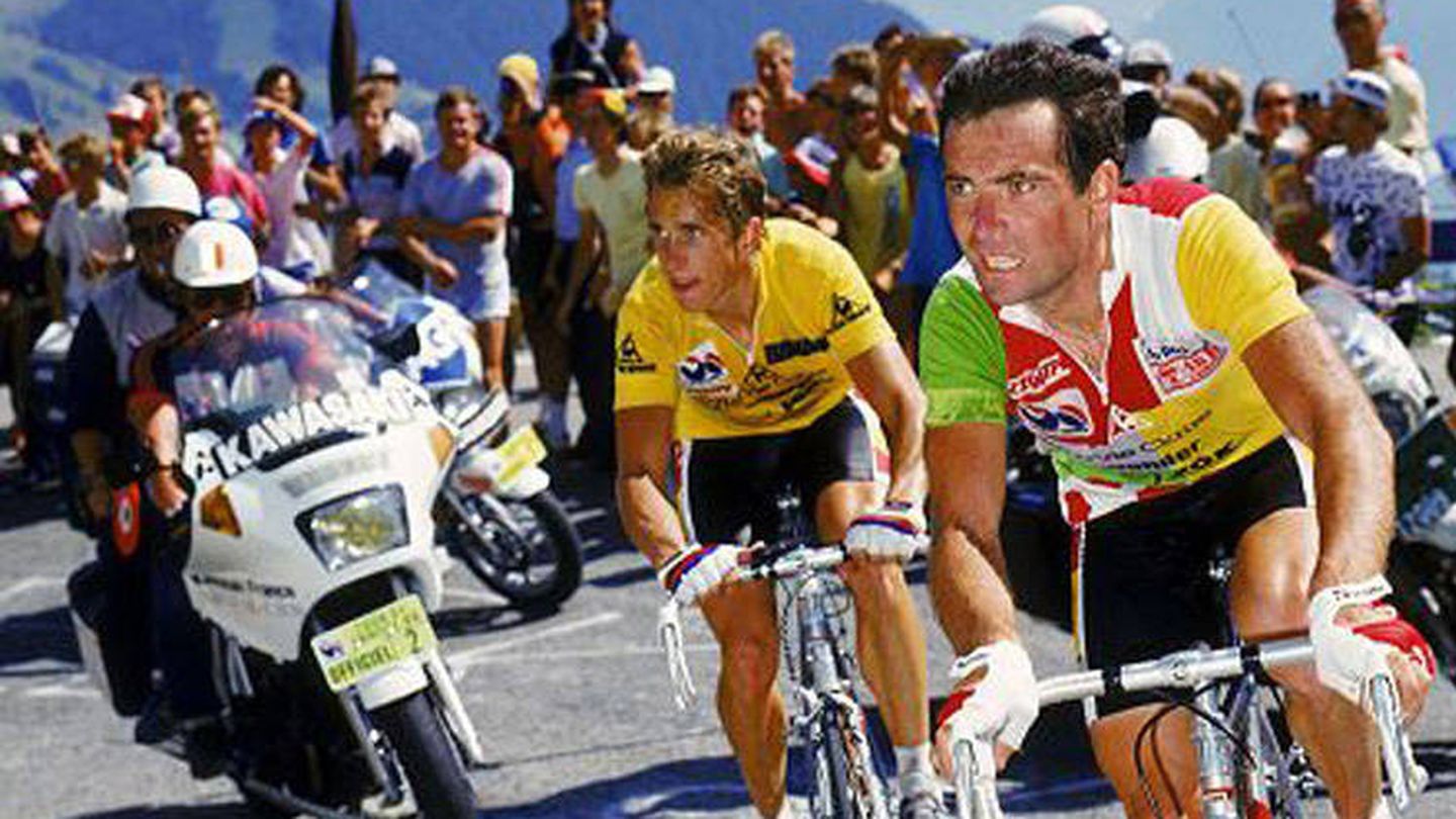 Hinault y Lemond, en su célebre subida a Alpe d'Huez en el Tour de 1986. (Foto: RTVE)