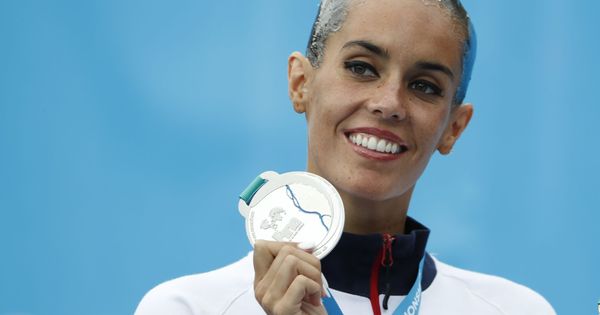 Foto: Ona Carbonell posa con la medalla de plata. (Reuters)