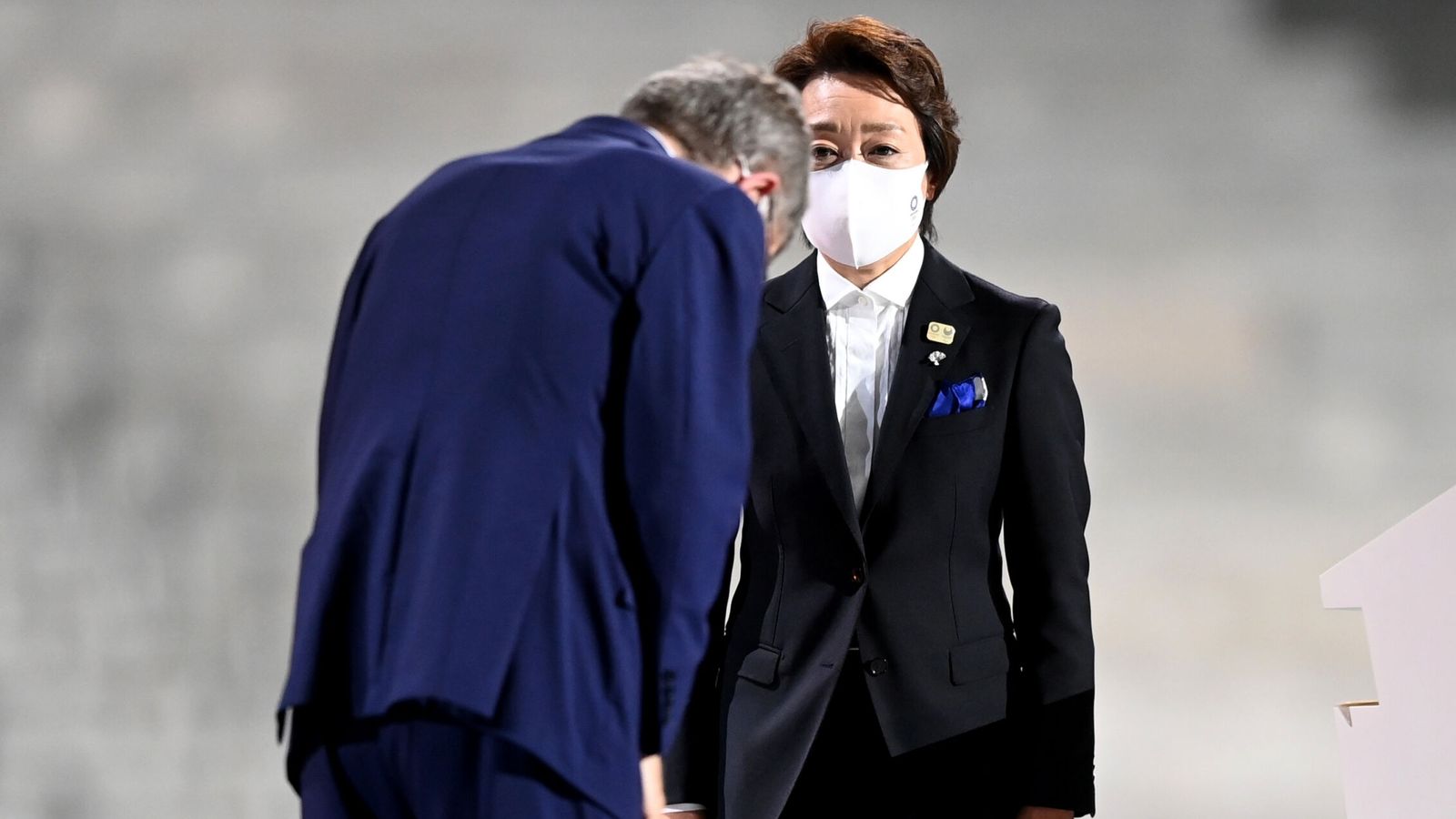 Thomas Bach y Seiko Hashimoto. (Reuters)