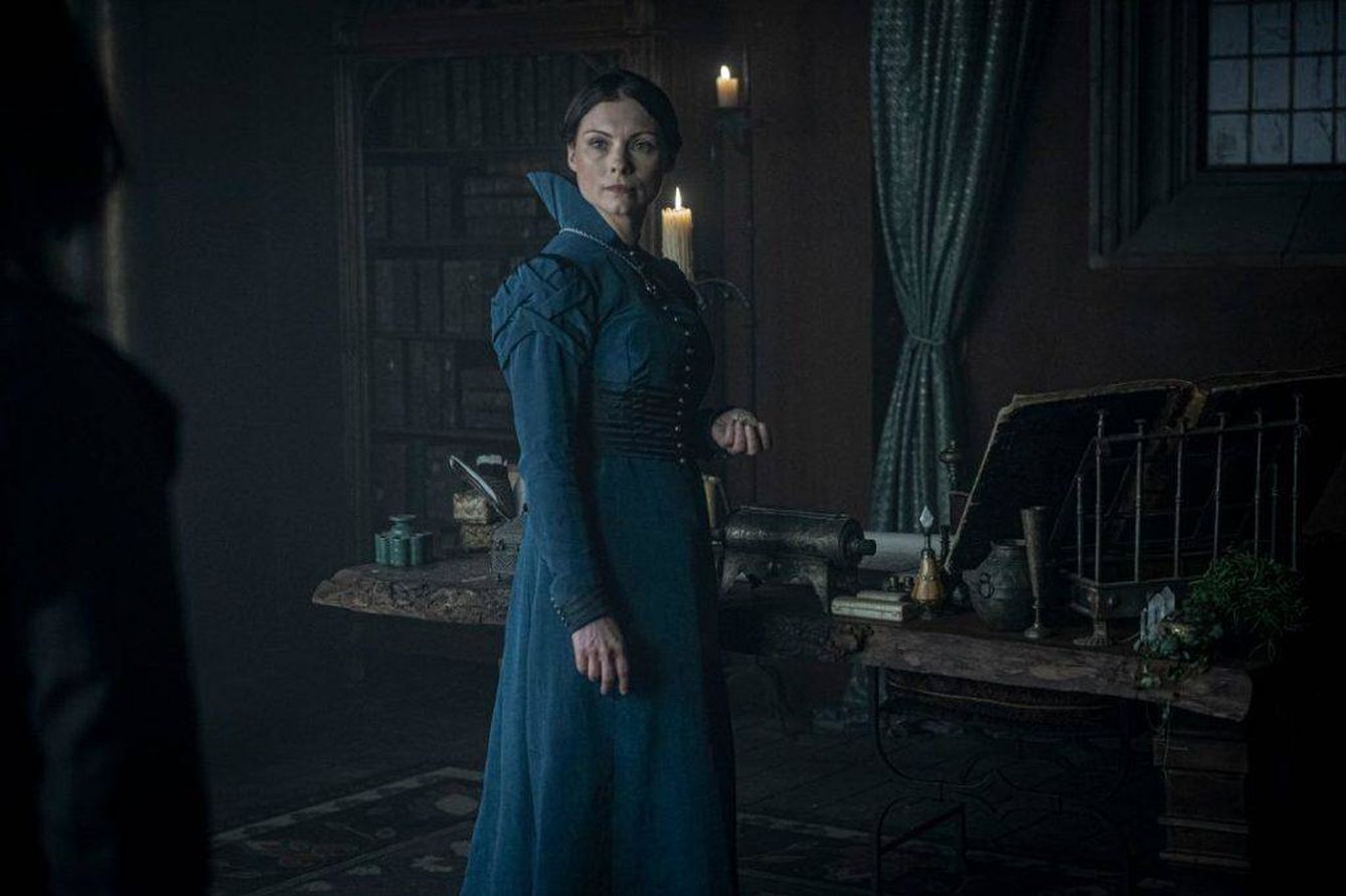 MyAnna Buring es Tissaia en 'The Witcher'. (Netflix)
