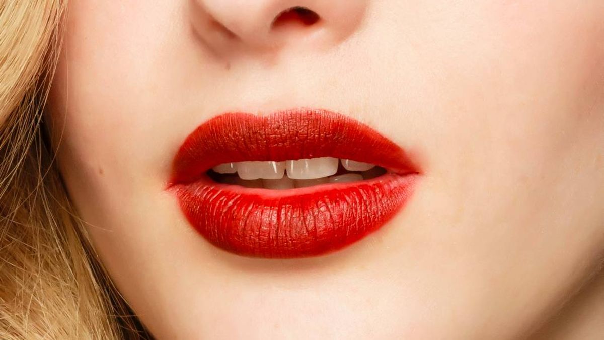 ¿Por qué no debes usar el mismo tono de labios a los 30 que a los 50?