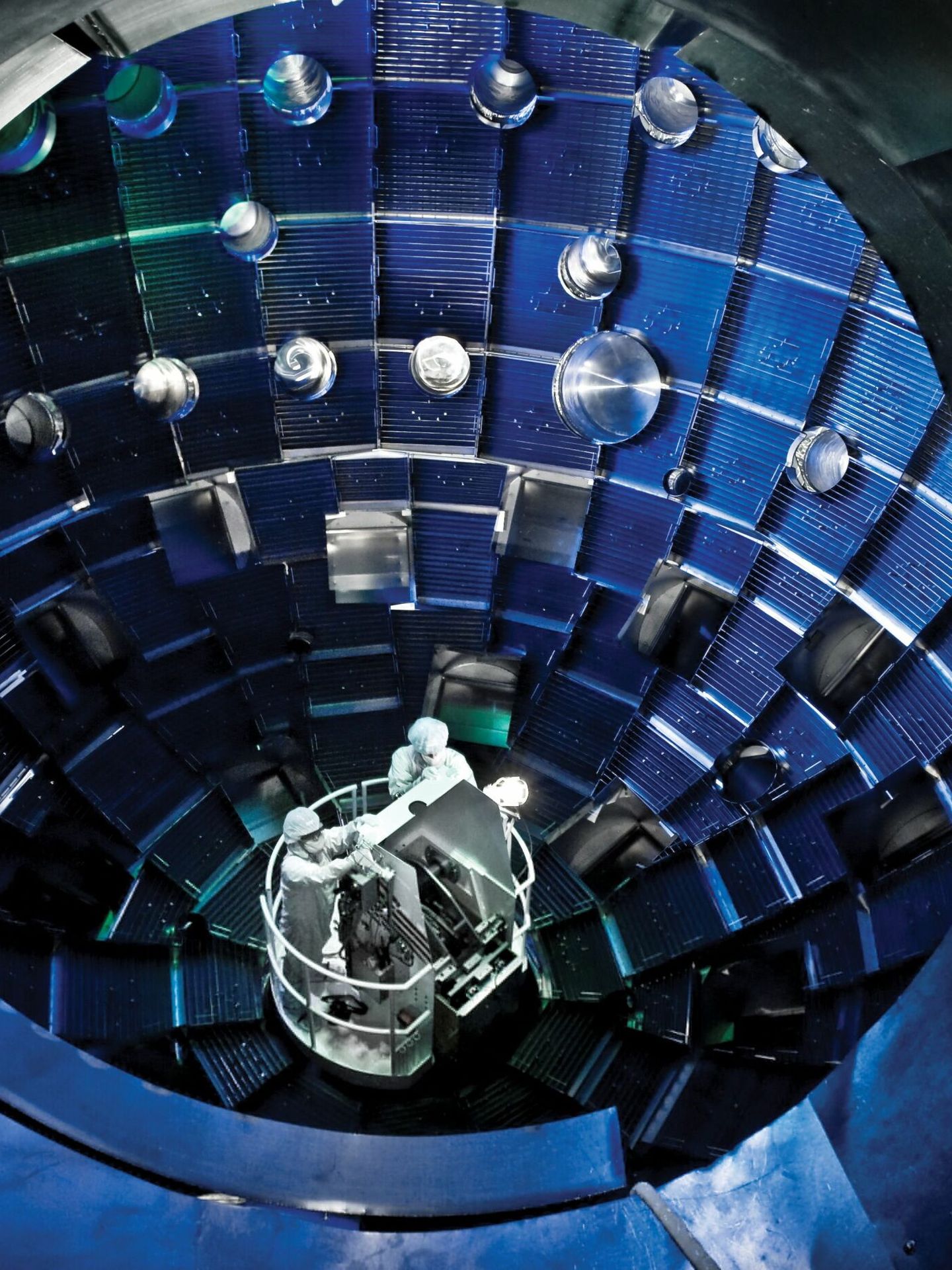 La cámara donde los rayos láser se transforman en rayos X en la National Ignition Facility (Lawrence Livermore National Laboratory)