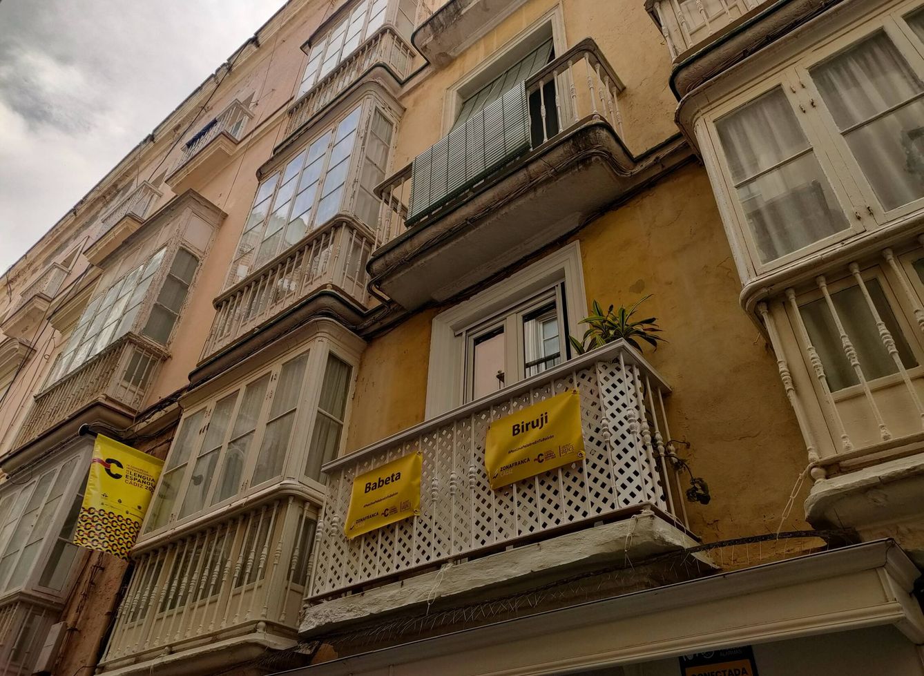 Las palabras en los balcones de Cádiz (P. C.)