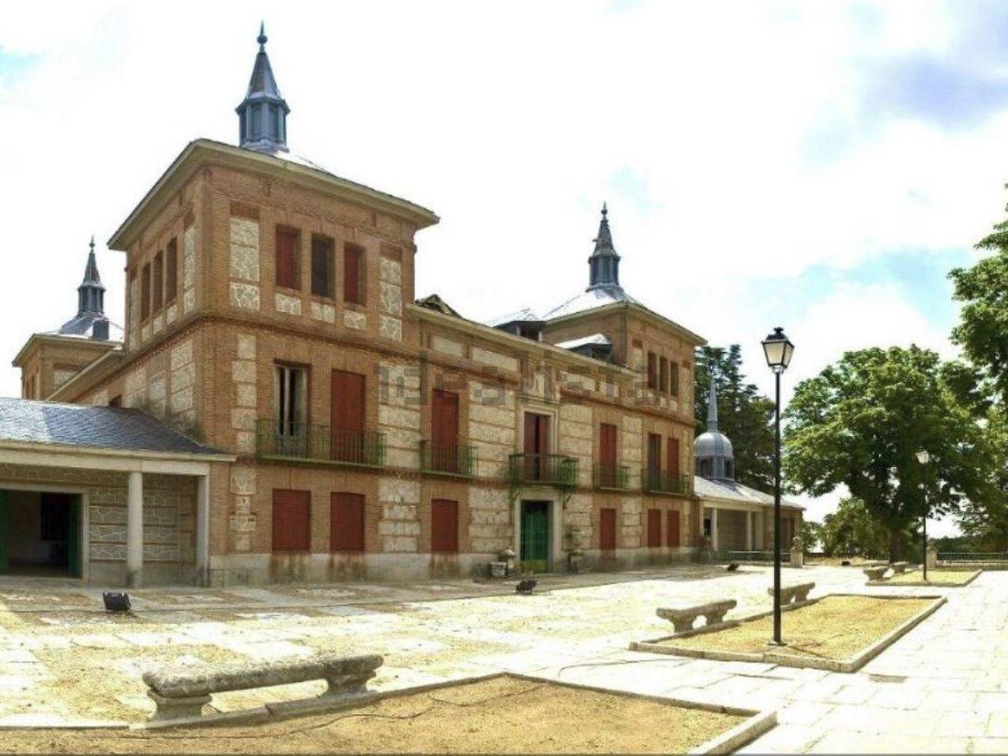 Vea aquí todas las fotos del palacio de El Enebral, en El Escorial, Madrid.