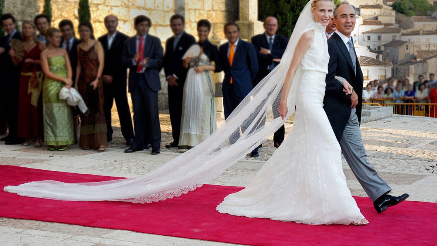 Rafael del Pino y su mujer, Astrid Gil-Casares, en su boda en 2006 en Chinchón, Madrid.