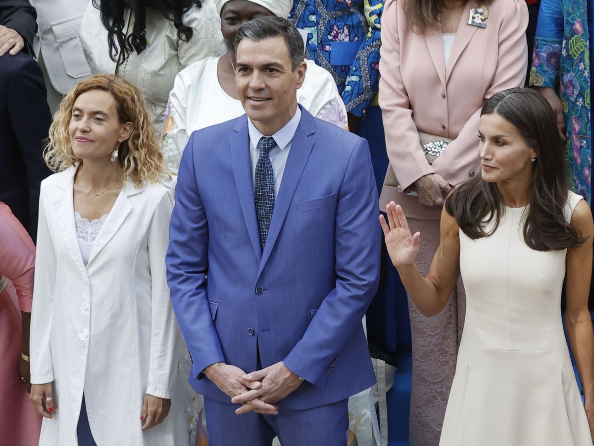 Foto: La reina Letizia (d), el presidente del Gobierno, Pedro Sánchez (c), y la presidenta del Congreso, Meritxell Batet, en una foto de archivo. (EFE/Emilio Naranjo)