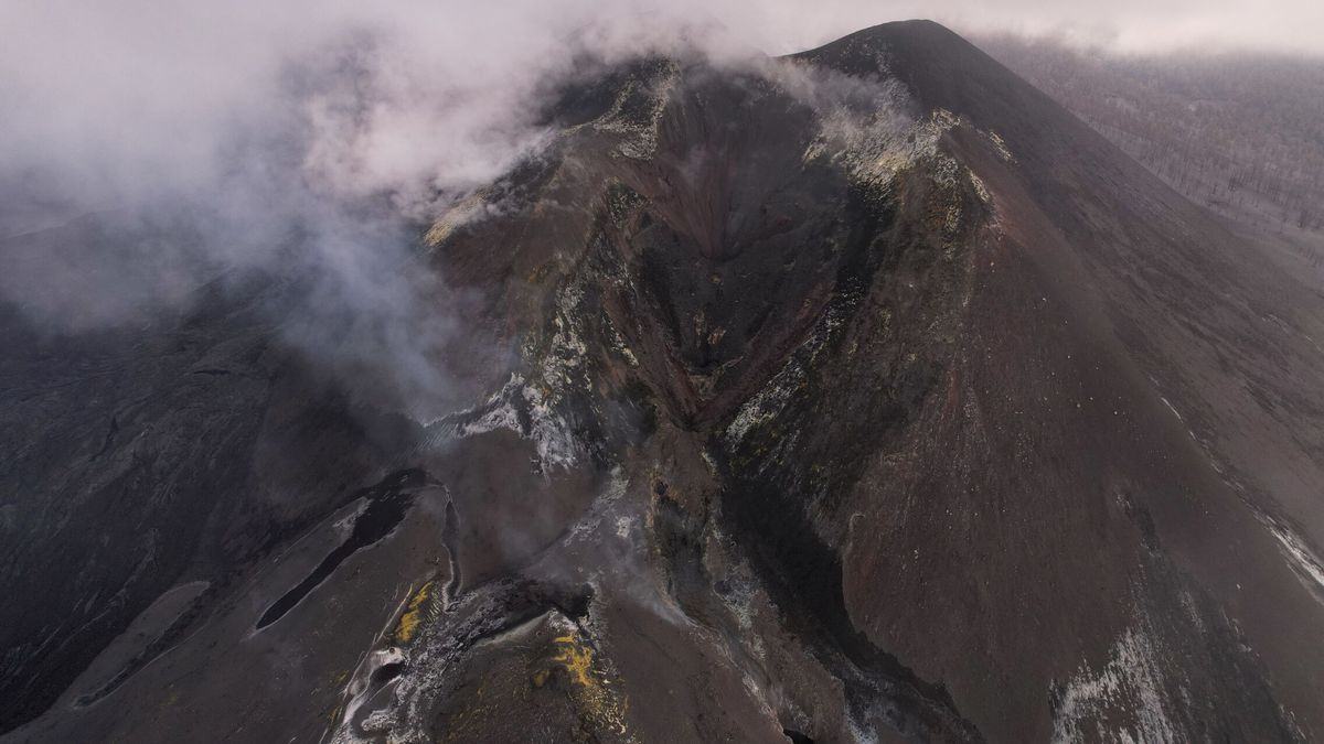 Cuarto amanecer sin señal de tremor volcánico en La Palma y con baja sismicidad