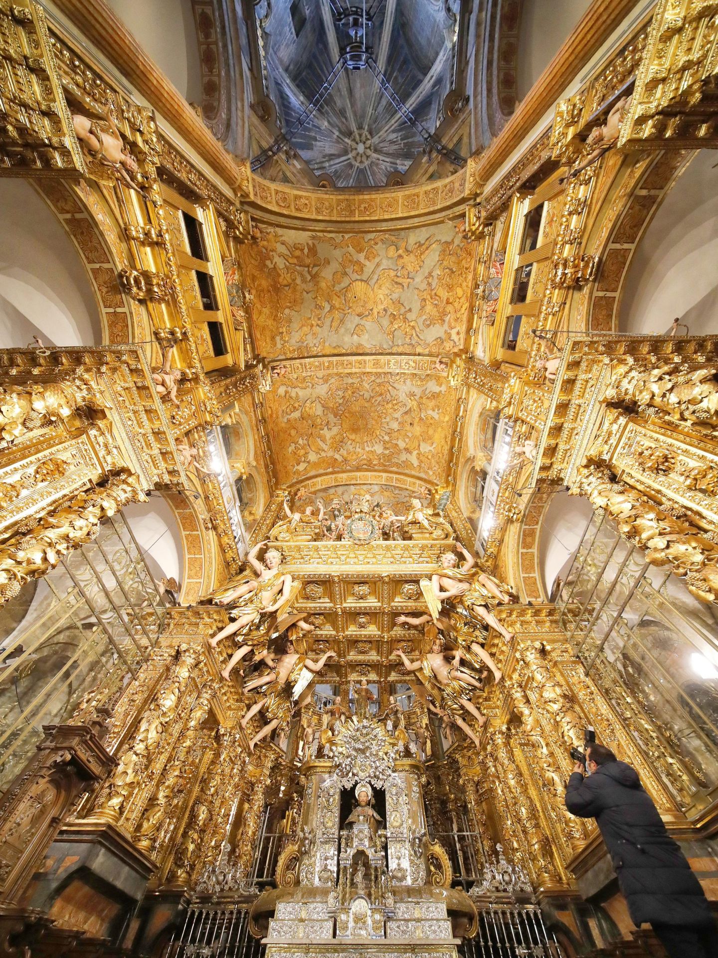 El altar de la catedral de Santiago de Compostela. (EFE/Lavandeira Jr)