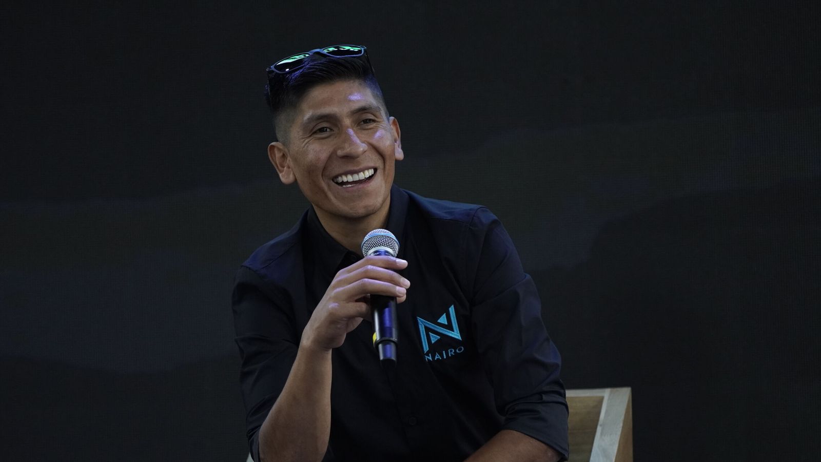Nairo Quintana sonríe durante un evento. (EFE/Chema Moya)