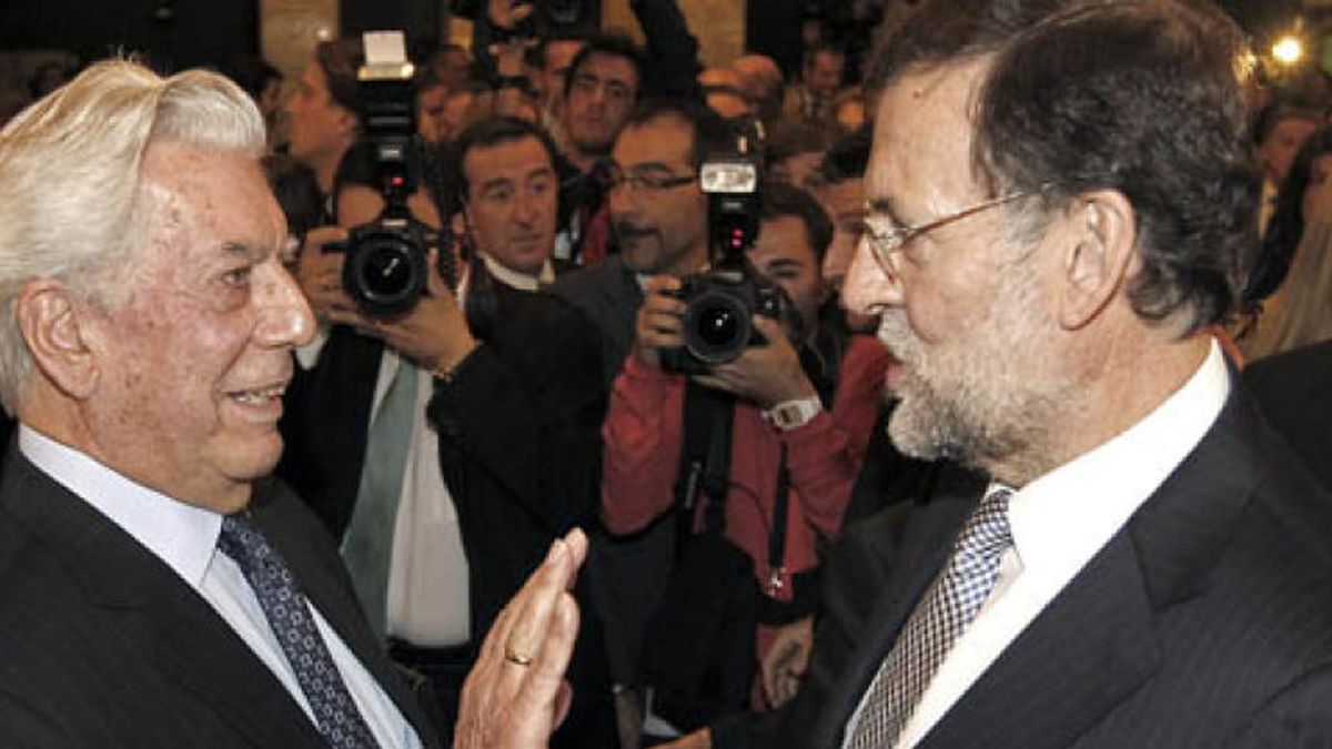 Rajoy se rodea de Aznar, la vieja guardia y un Nobel para afrontar el desafío de Mas