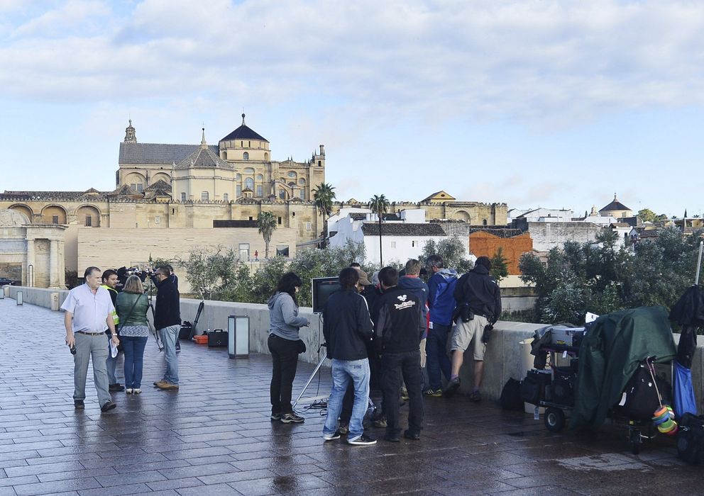 Foto: El equipo de rodaje de 'juego de tronos', en Córdoba.