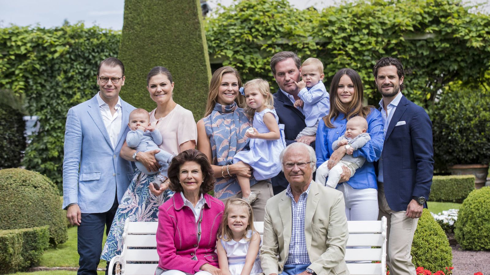 Шведская семья это простыми словами. Королевская семья Швеции. Шведская Королевская семья 2023. Королевская семья Швеции 2022. Семья короля Швеции.