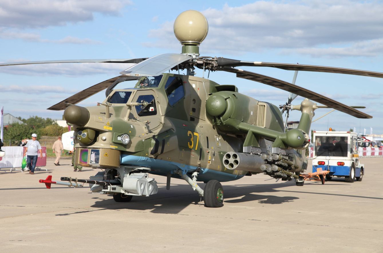 Mil Mi-28N con su radar sobre el rotor y su cañón bajo el morro. (Vitaly Kuzmin)