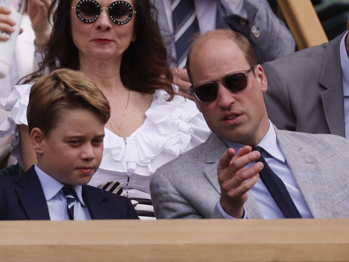 Foto: El príncipe de Gales, junto a su hijo George en Wimbledon. (Reuters)