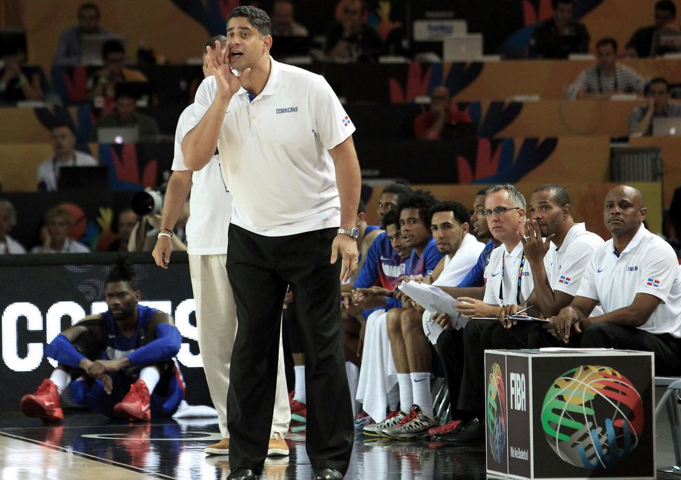 Foto: En la imagen, Orlando Antigua, entrenador de la República Dominicana (EFE)