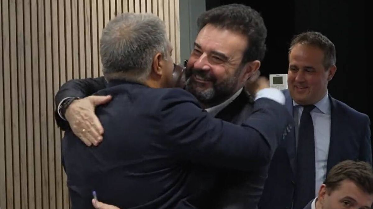 El abrazo entre José Ángel Sánchez y Laporta que enfurece al madridismo: "¿No estaban peleados? ¡Me caliento!"