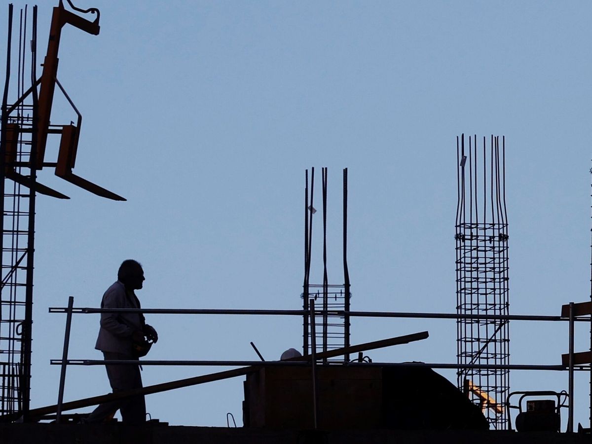 Foto: Imagen de un trabajador de la construcción en Valencia. (EFE/Kai Försterling)