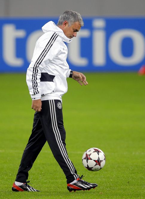 Foto: José Mourinho, durante un entrenamiento con el Chelsea