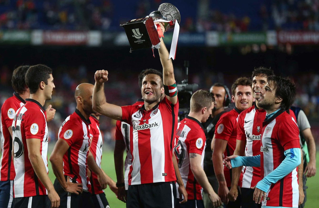 Foto: Los jugadores de Athletic celebran la Supercopa