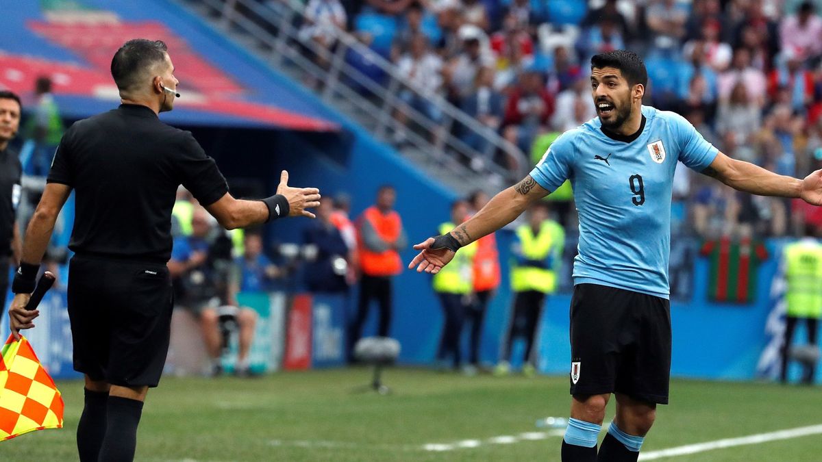 La última de Luis Suárez en la Copa América: pide mano en el área ¡del portero!