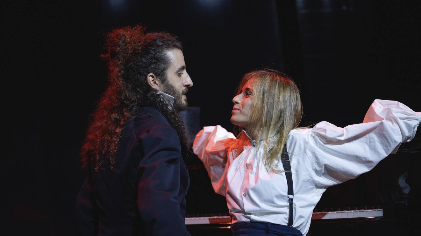 Marta Etura junto a Jorge Bedoya en 'Los nocturnos' (JOSÉ ALBERTO PUERTAS)