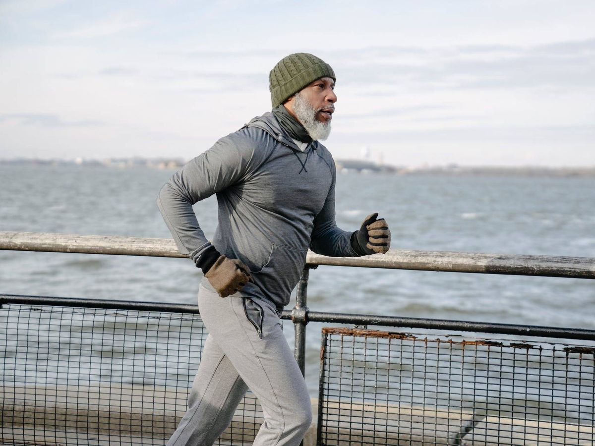 Foto: El ejercicio físico diario es clave para vivir más años (Pexels)