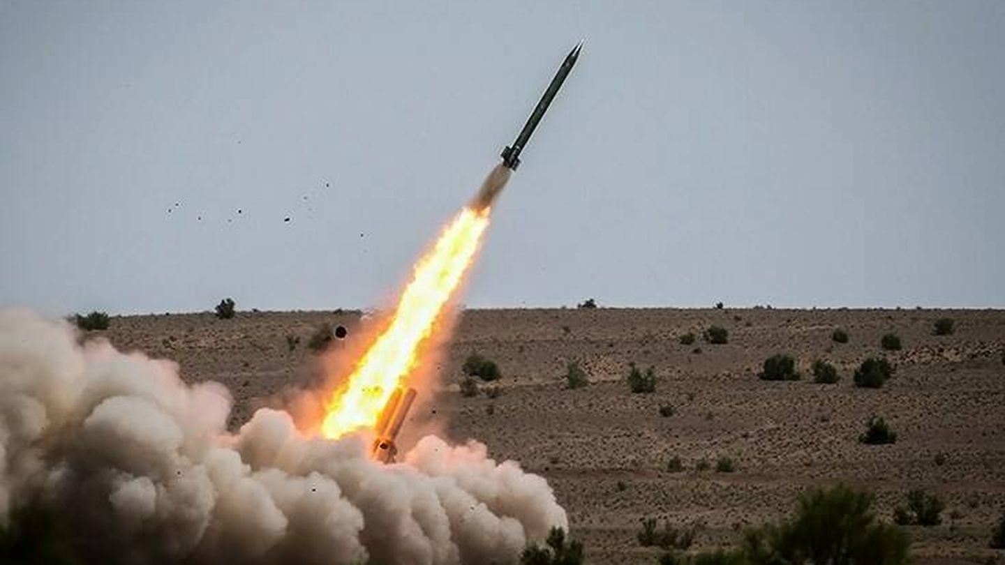 Lanzamiento de un Fajr-5 iraní. (Tasnim News Agency)