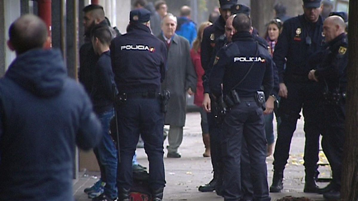 Interior comprará 'sprays' de defensa a los policías que patrullan las calles