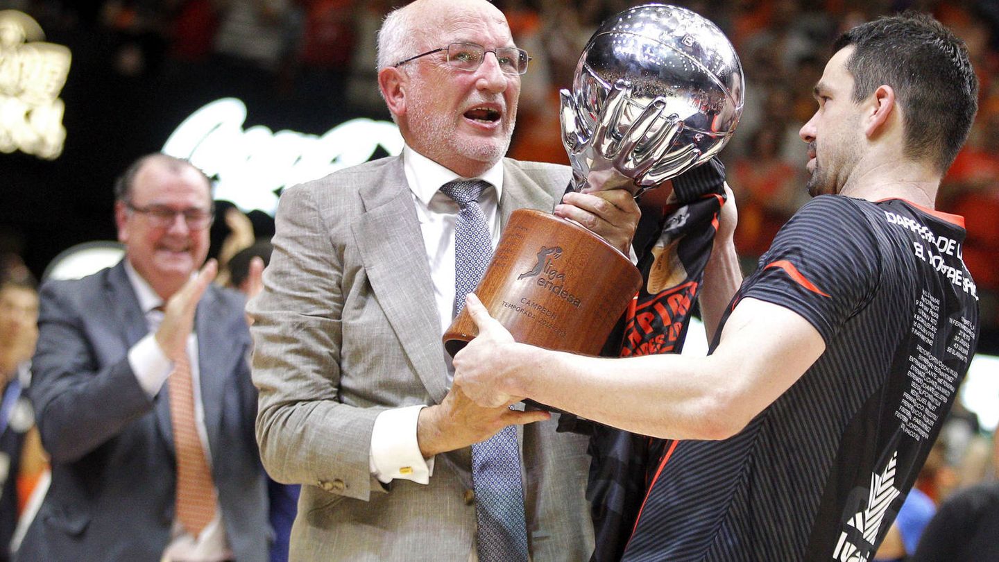 Roig y su Valencia Basket se proclamaron campeones de ACB el año pasado.(Reuters)