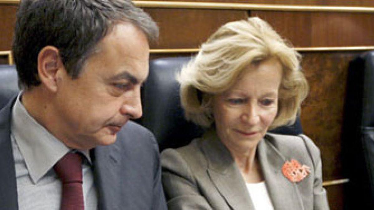 Zapatero encarga a Salgado, Sebastián y Blanco la gestión de la crisis