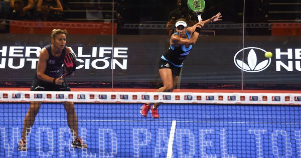 Foto: Marta Marrero y Cata Tenorio se impusieron a Marta Ortega y Ariana Sánchez en la primera semifinal del Granada Open. (EFE)