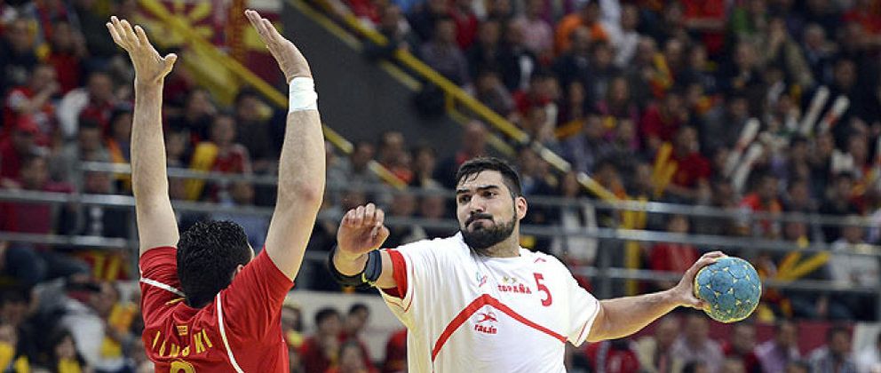 Foto: España pone pie y medio en el Europeo de Dinamarca 2014 tras ganar a Macedonia