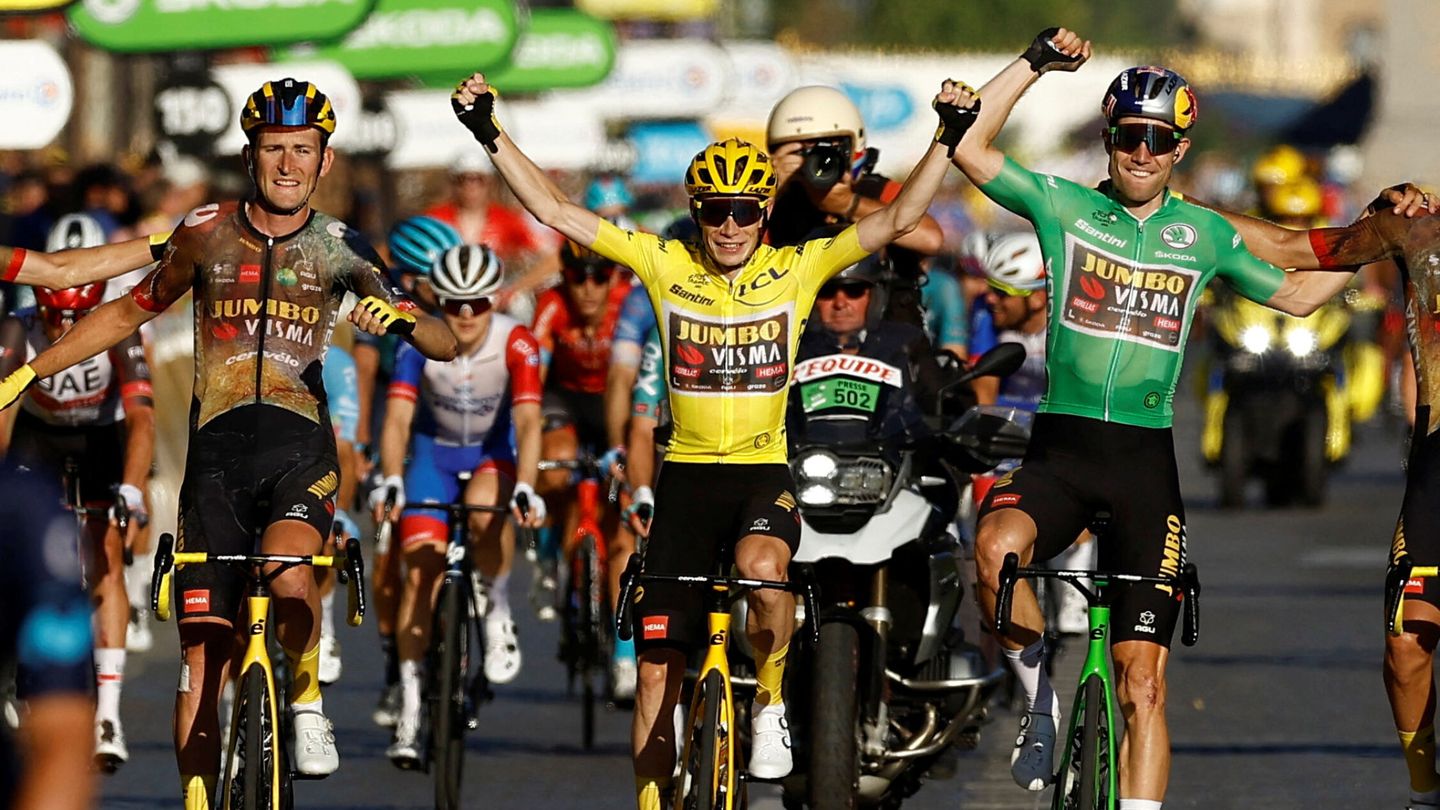La felicidad de Vingegaard tras proclamarse campeón. (Reuters/Christian Hartmann)