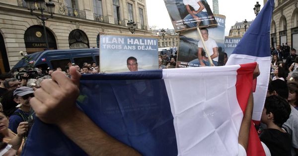 Foto: Organizaciones judías francesas protestan ante el Ministerio de Justicia, en París, tras el asesinato de Ilan Halimi. (Reuters)