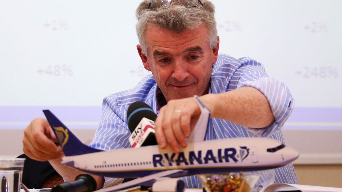 Ryanair baja los precios un 7% para evitar una 'espantada' de El Prat tras el ataque
