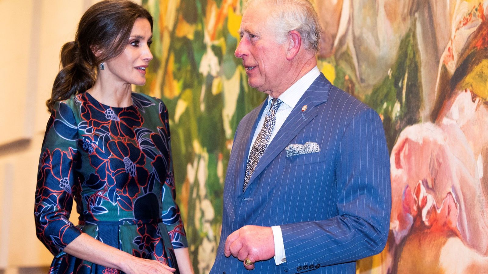 Foto: Doña Letizia conversa con el príncipe Carlos. (EFE)
