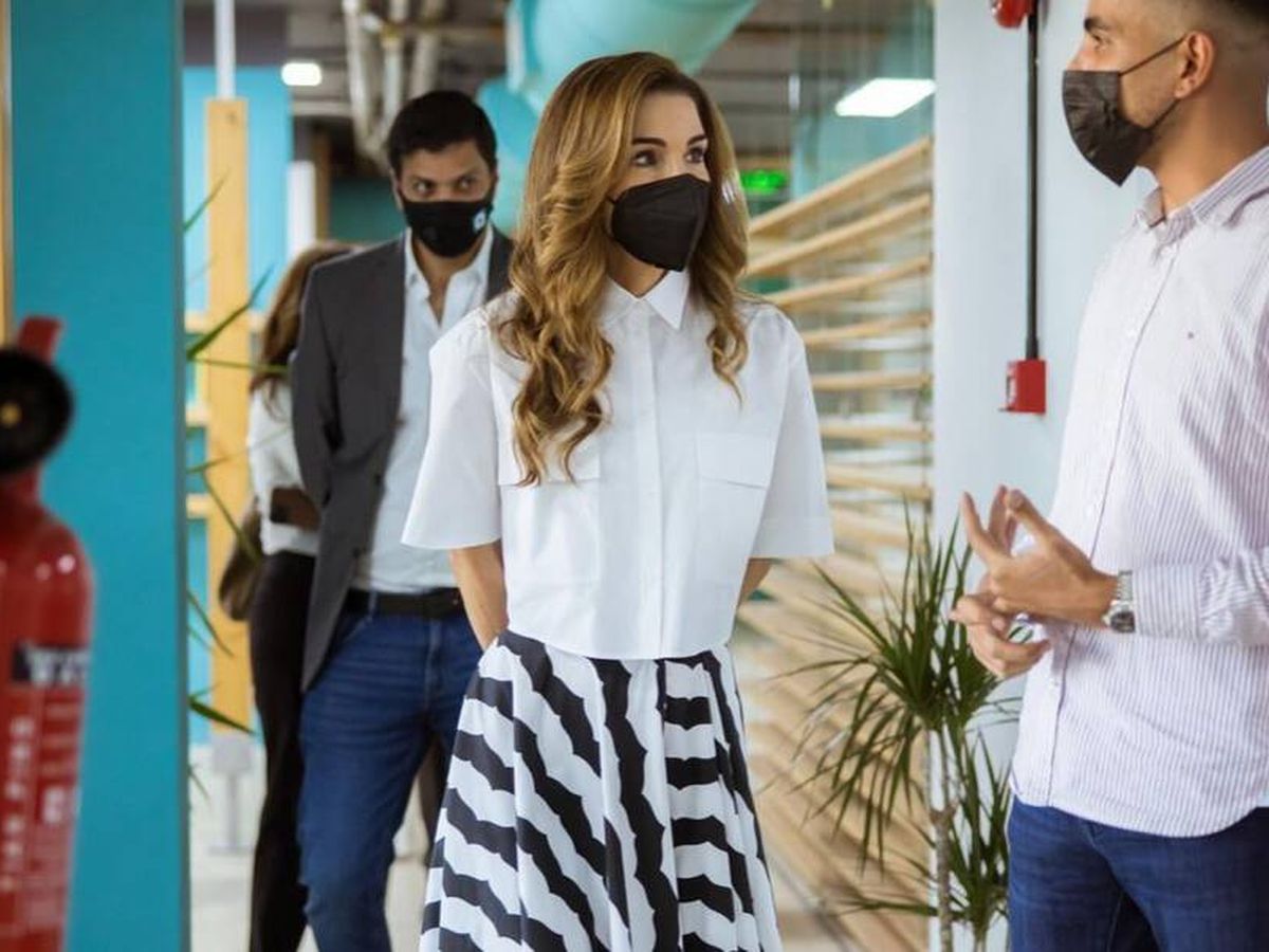 Foto: La reina Rania en su vuelta al trabajo. (Instagram)
