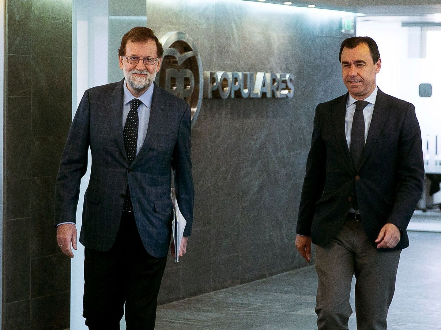 Mariano Rajoy y el coordinador general del PP, Fernando Martínez-Maillo. (EFE)