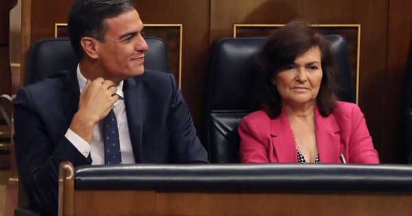 Foto: El presidente del Gobierno, Pedro Sánchez y la vicepresidenta, Carmen Calvo