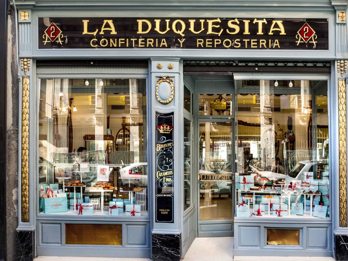 Fachada de la Duquesita, pastelería emblemática en Madrid. Fotografía: Cedida. 