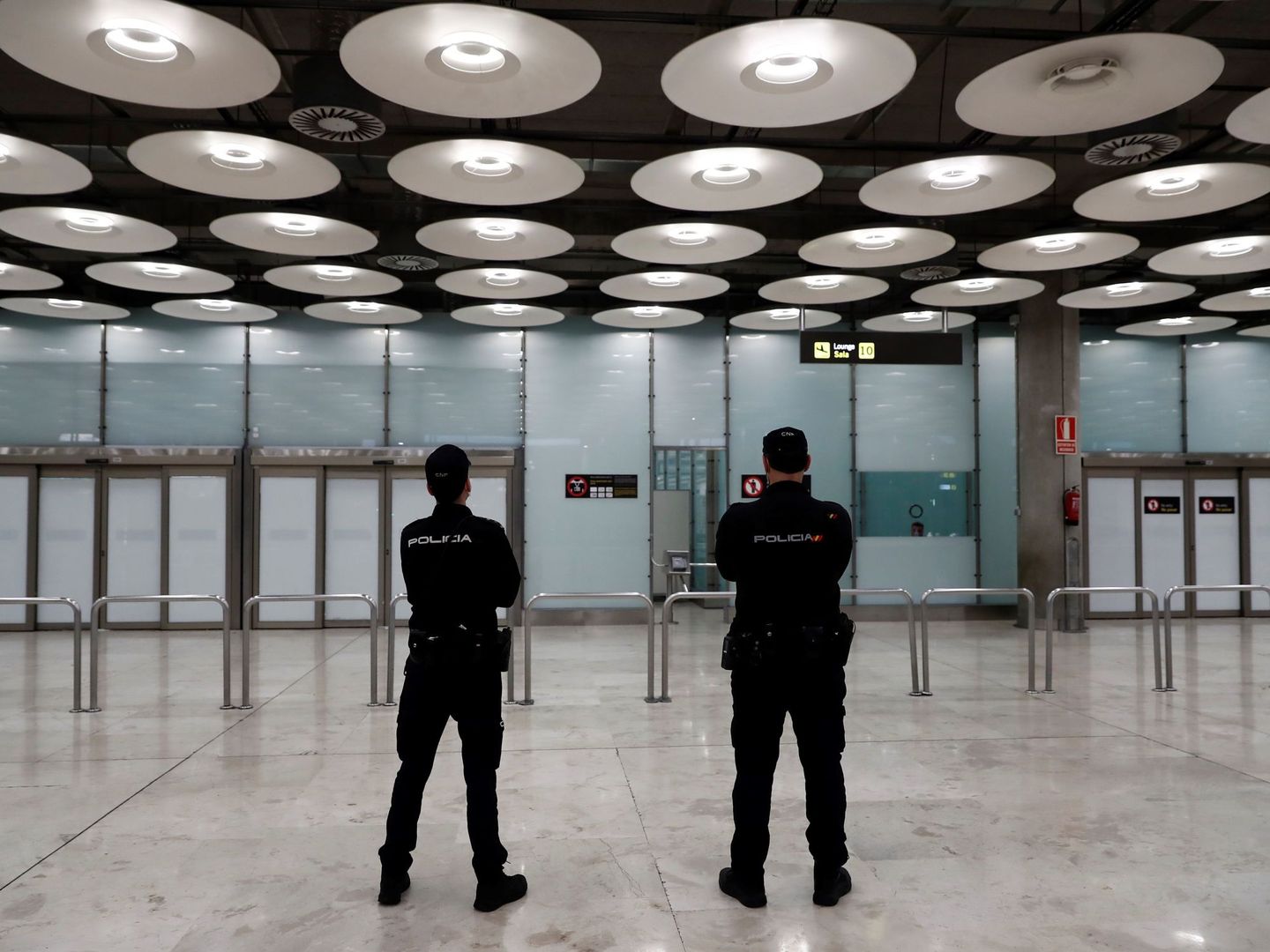 Aeropuerto de Madrid, durante la cuarentena. (EFE)