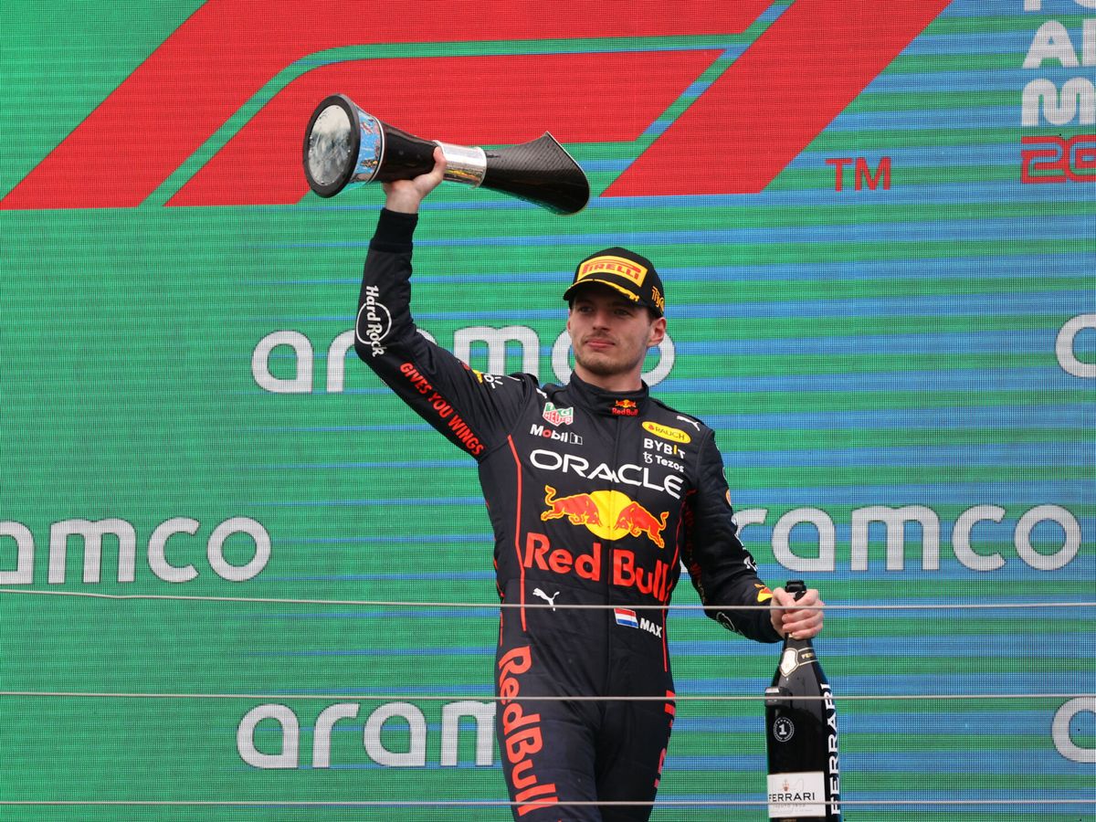 Foto: Verstappen, ganador en Hungría. (Reuters/Bernadett Szabo)