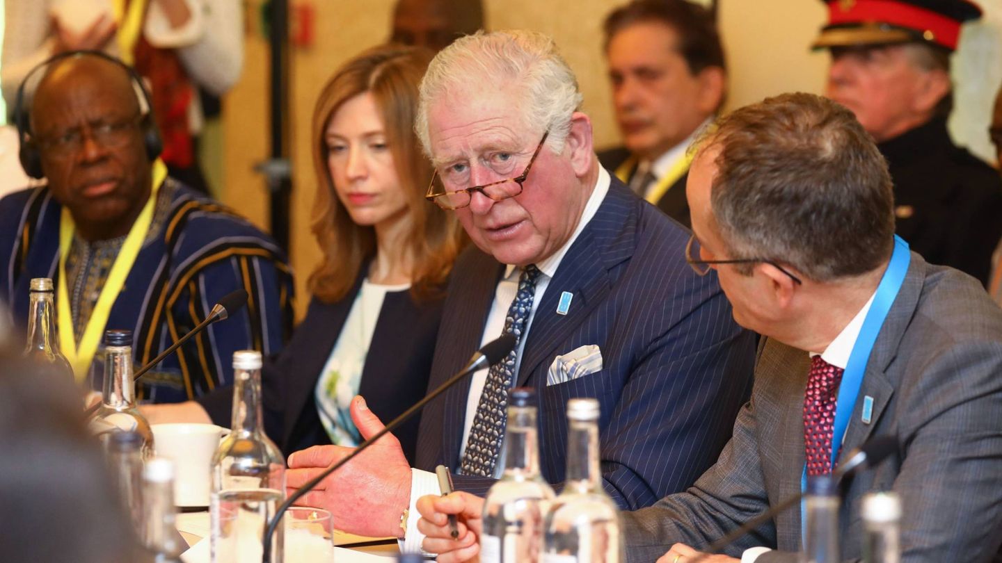 El príncipe Carlos, en la reunión en la que también participó el príncipe Alberto. (Clarence House)