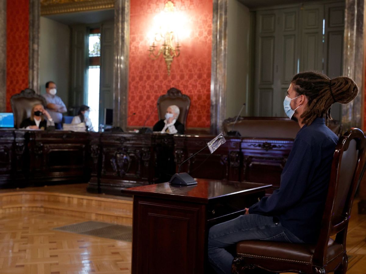 Foto: El exsecretario de Organización de Podemos y diputado Alberto Rodríguez durante su juicio en el Tribunal Supremo. (EFE)