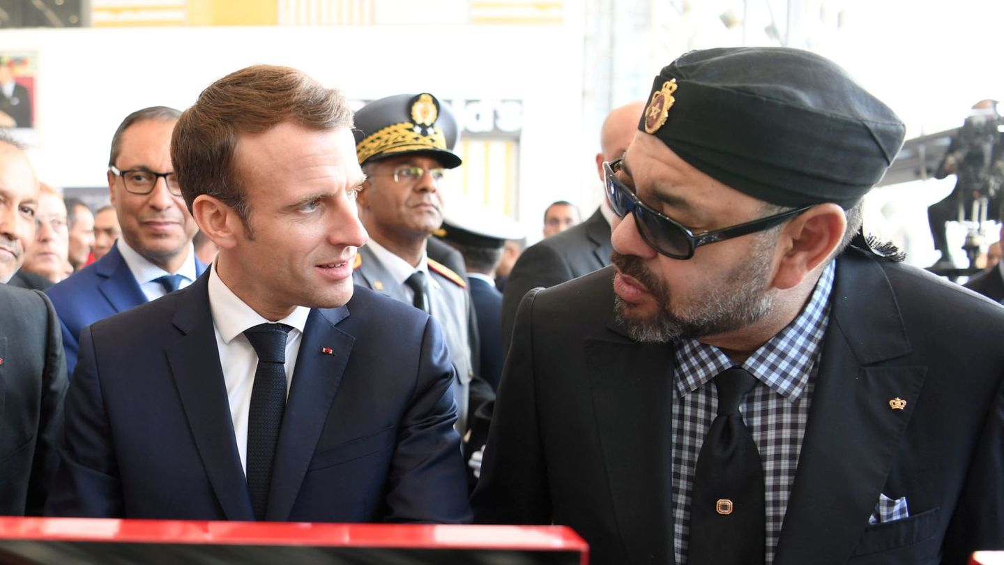 Emmanuel Macron, con Mohamed VI en una imagen de 2018. (Reuters/Pool/Christophe Archambault)