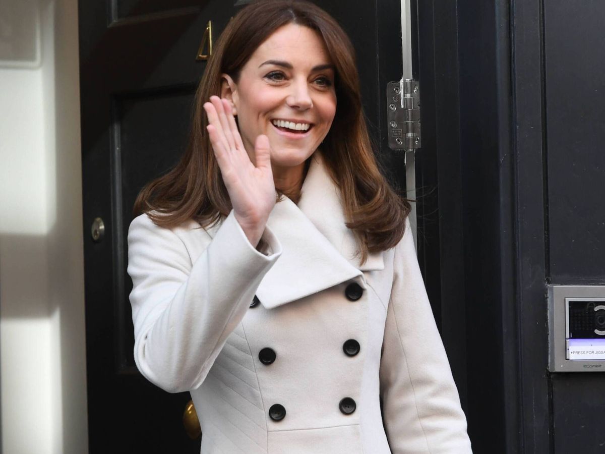 Foto: Kate Middleton con un abrigo blanco. (Getty Images)